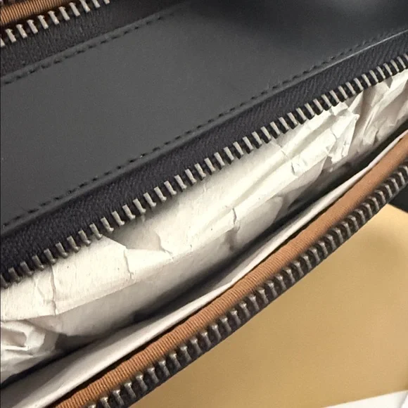 Coach Crossbody Signature Brand New Authentic 9x7 - Picture 6 of 9